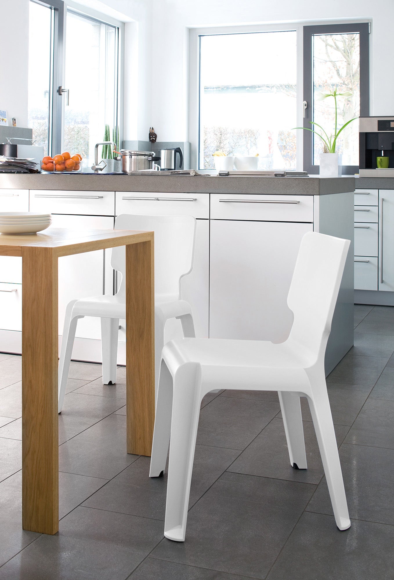 Komfort und Funktion bei minimalistischem Design – der WAIT Stuhl von Authentics