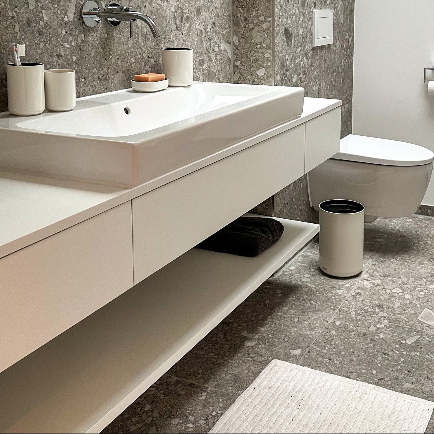 Das Bad als Heiligtum: 5 Regeln für ein minimalistisches, funktionales Badezimmer